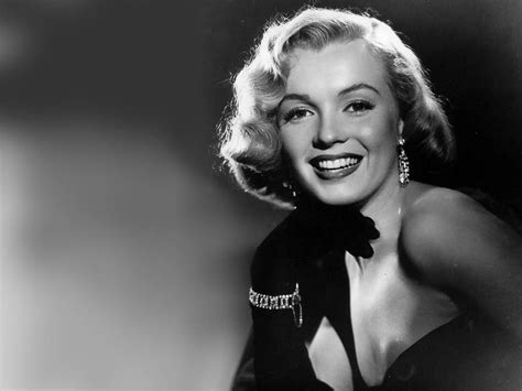Открыть страницу «marilyn monroe» на facebook. Monday Quiz — MARILYN MONROE - ClassicMovieChat.com - The ...