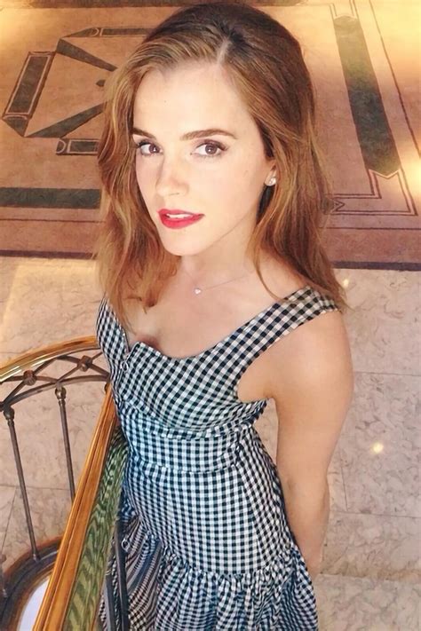 Beautiful Emma Watson Very Sexy Candid Photo Celeblr