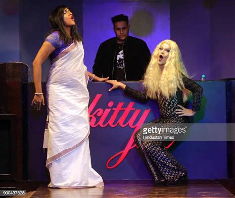 indias first ever fashion show featuring transgender models photos et images de collection