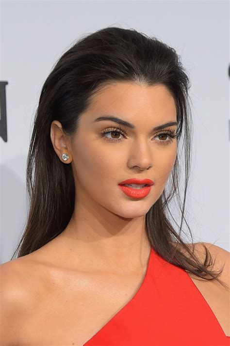 Kendall Jenner Tried Out The Overlined Lips Technique At The Amfar Gala