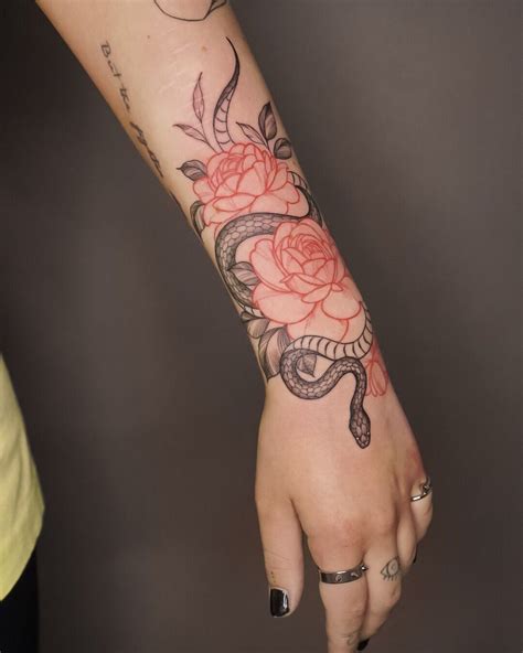 Rose tattoos forearm rose on forearm by. 🕷 𝔐𝔦𝔯𝔦𝔞𝔪 𝔄𝔫𝔡𝔯𝔢𝔞 (@miriamandrea_ink) • Instagram-bilder og ...