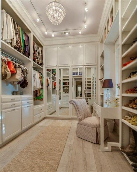 20 Extravagant Walk In Closets That Will Amaze You Master Closet