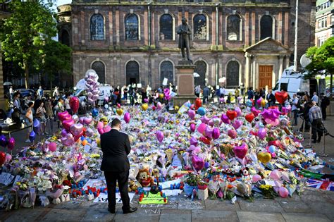 Manchester on Alert: Pictures From the Concert Bombing and the