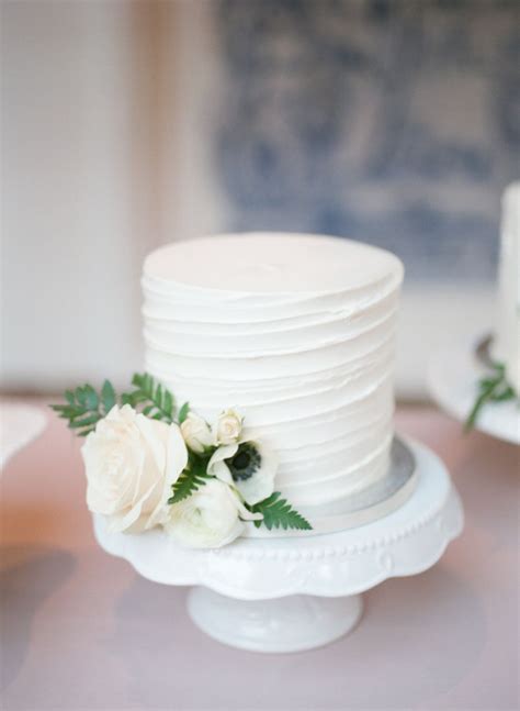 A Love Of The Outdoors Inspired This Couples Wedding Wedding Cake