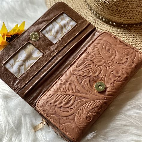 Handcrafted Authentic Leather Big Wallets For Woman Wristlet Wallets
