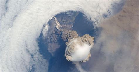 The Most Powerful Volcanic Eruptions In Earth S History
