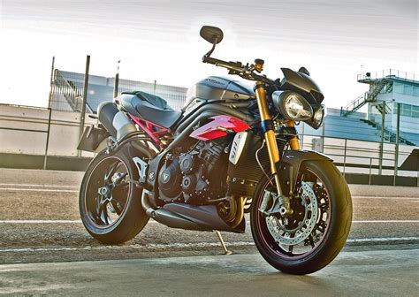 Triumph Street Triple R Review Latestmotorcycles