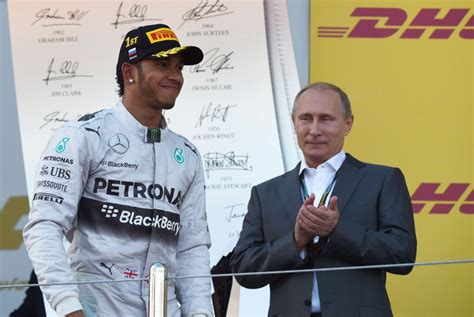 Lewis Hamilton Did F1 Star Spray Putin With Champagne Cnn