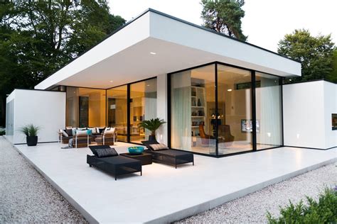 Inilah Modern Glass House Exterior
