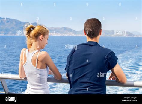 Mujer Barca Fotos E Imágenes De Stock Alamy