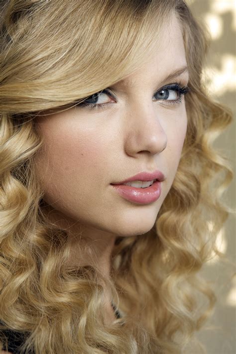 Women Singer Blonde Long Hair Taylor Swift Looking At Viewer Musicians Face Open Mouth Wavy Hair