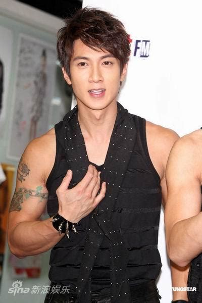 2010/09/02 飛輪海露肉 亞綸亦儒壓力大 from : 【新聞+視頻】2/9 新浪 - 飛輪海玩遊戲大秀壯碩肌肉吳尊貪吃致潰敗 (24P) - 艾美艾尊 - 無名小站