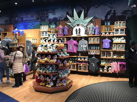 Disney Store ไทม์สแควร์ นิวยอร์กซิตี้ Wanderdisney