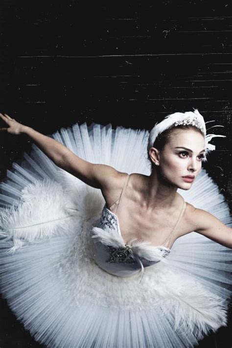 A committed dancer struggles to maintain her sanity after winning the lead role in a nina fits the white swan role perfectly but lily is the personification of the black swan. Nathalie Portman in Black Swan | Black swan movie, Black ...