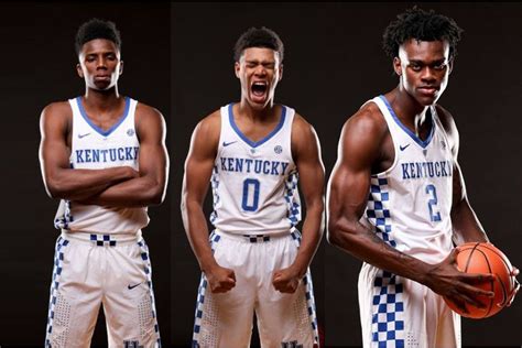 Find out the latest on your favorite ncaab players on. Kentucky Wildcats Basketball 2017-18 Team Photo - A Sea Of ...
