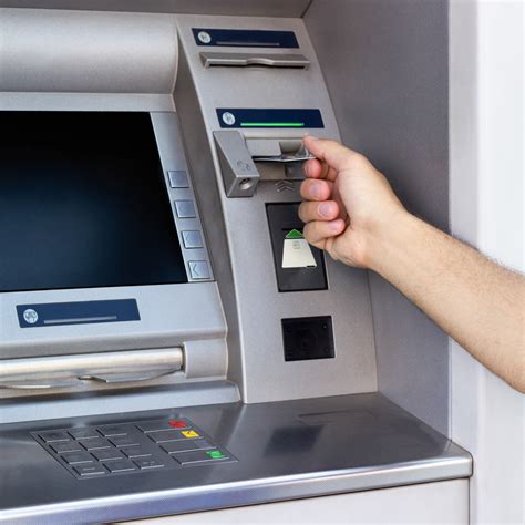 12 distributeur automatique de billets. Vers une réduction du nombre de distributeurs de billets ...