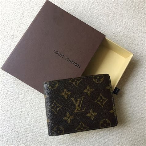 We always detail their condition, so you can complete your purchase with confidence. AUTHENTIC LV LOUIS VUITTON Men's Bifold Wallet | Shopee ...