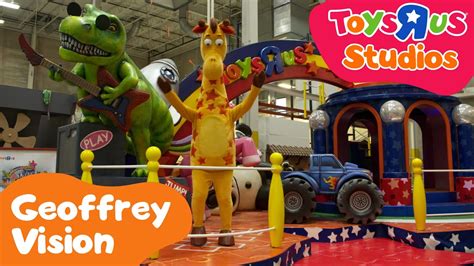 Geoffreys First Look At His Macys Parade Float Toys R Us Youtube