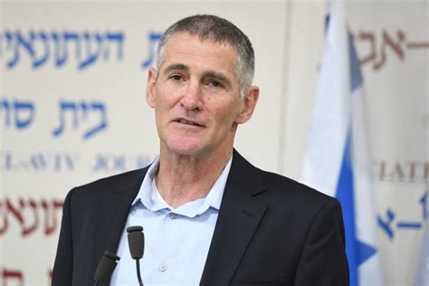 זה שמאל שחייב להיות יותר רגשי, לגעת לאנשים בקרביים. יאיר גולן - מעריב