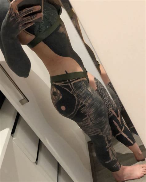 woman covers 90 of body in tattoos to be daddy s girl