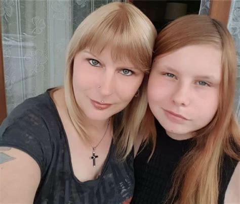 Ein 14 Jähriges Mädchen Ihr Tumor Und Eine Verzweifelte Mama Die