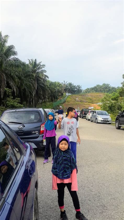 Bukit botak is a 4.3 kilometer moderately trafficked out and back trail located near bandar puncak alam, selangor, malaysia that features beautiful wild flowers and is rated as moderate. Hiking & Gardening: Bukit Botak , Puncak Alam