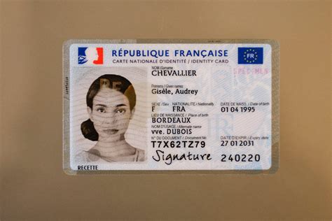 Une Nouvelle Carte Didentit Fran Aise Mise En Service En Ao T