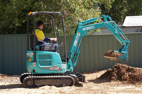 200mm & 300mm trench buckets, 900mm mud bucket & ripper *a 2% buyer administration, packaging and handling charge will be added to the final sale price* feel free to contact jacob from dwl machinery. Kobelco SK17SR - Zelvi Equipment