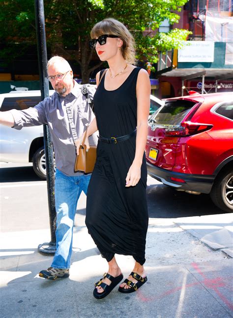 Taylor Swift’s Street Style Has Been Killing It Lately The Everygirl