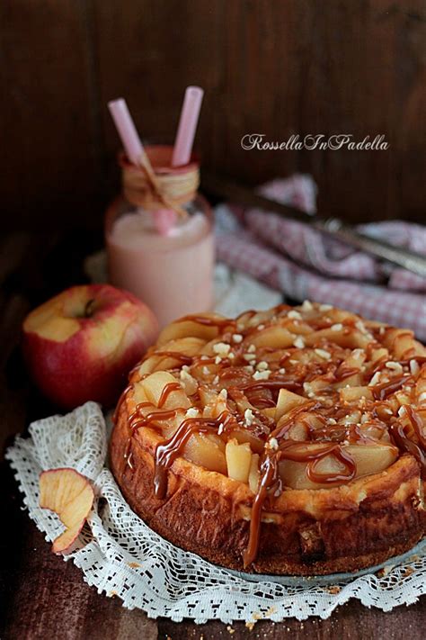 Ma ho voluto provare ad abbinarle con una cheesecake molto classica, e mi si è aperto un mondo! Cheesecake alle mele e caramello, cremosa e deliziosa ...