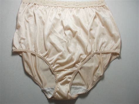 Vintage Panties Vanity Fair Shiny Smooth Nylon Lacy Gem