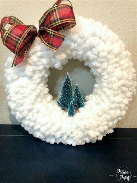How To Make A Loop Yarn Wreath Patina And Paint Christmas Yarn