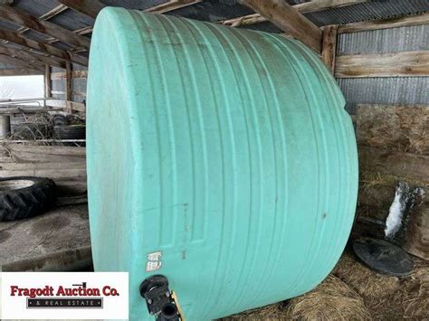 1500 Gallon Poly Tank Fragodt Auction And Real Estate Llc