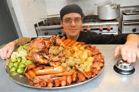 Get Stuffed Britains Biggest Christmas Dinner Weighs In At A Whopping