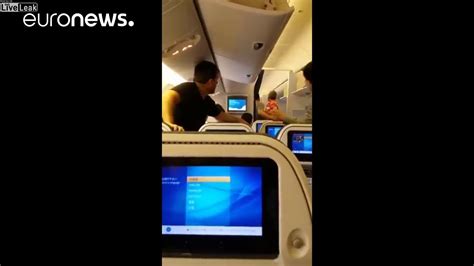 Drunk Passenger Starts Fistfight On Crowded Plane Youtube