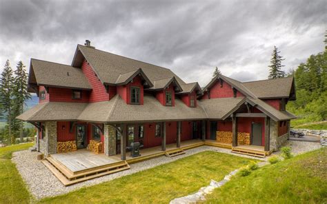 Portfolio includes full timber frame and hybrid home projects. Kootenay Timber Frame - West Coast Log Homes