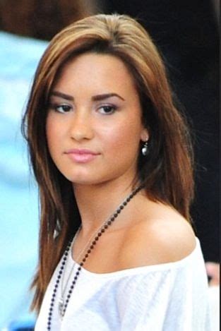 As lovato promoted her 2013 album 'demi,' she showed off her more natural locks. Demi Lovato with medium length hair and caramel highlights ...