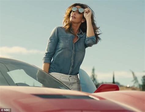 Cindy Crawford Reimagines Her Iconic 1992 Pepsi Commercial Daily Mail