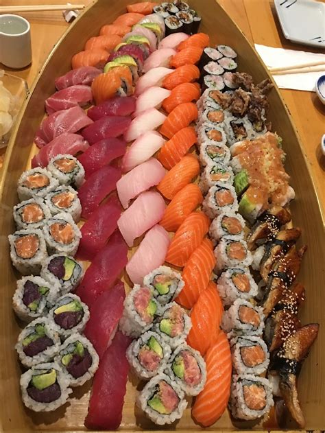 I Ate A Small Sushi Boat Food Goals Food Obsession Pretty Food