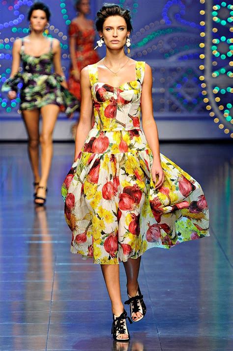Dolce And Gabbana Spring 2012 Rtw Review Vogue Fruit Print Fashion Dolce And Gabbana Fashion