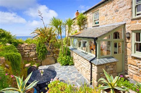 Penrose A Traditional Cornish Cottage By The Beach With A Sheltered