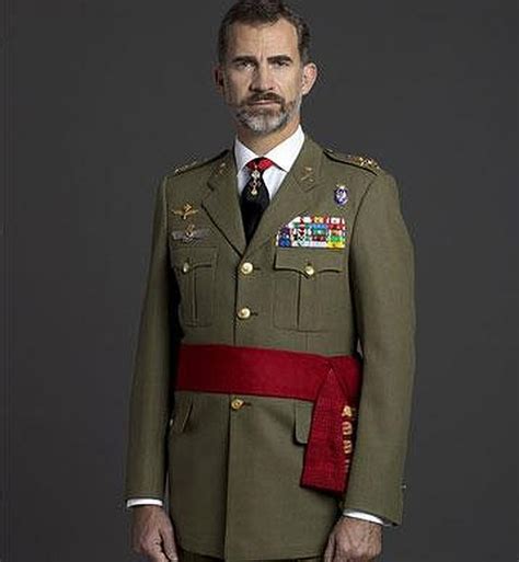 El Rey Ya Tiene Sus Fotos Oficiales Con Uniforme Militar La Verdad