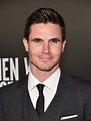 Is 'Upload' Star Robbie Amell Married?