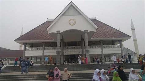 Masjid Raya Kh Hasyim Asyari Menjelma Menjadi Tempat Wisata Baru Di