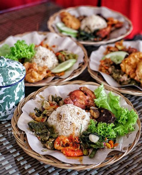 Catering nasi box delivery di jakarta selatan, pusat, barat, timur dan utara dengan berbagai pilihan menu untuk acara anda. 5 Warteg Kekinian di Jakarta yang Tampil Lebih Menarik