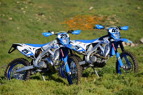 In the early days of dirt bike performance, the 2 stroke motor was the only real choice for racing and performance. DIrt Bike Magazine | FRIDAY WRAP UP: ULTIMATE 2-STROKE VS ...