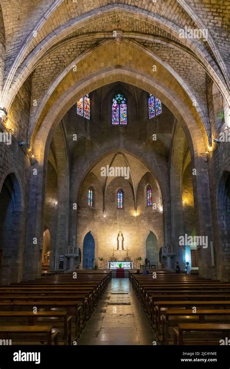 Vista A Lo Largo De La Nave Al Altar Y Al ábside Esglesia De Sant Pere