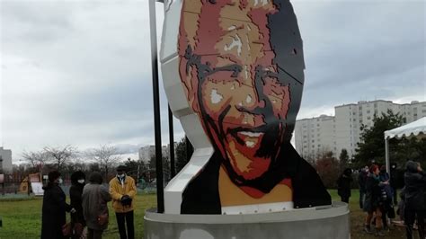 Une Stèle En Hommage à Nelson Mandela érigée à Vaulx En Velin