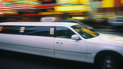 Rich Manhattanites Are Paying Limo Drivers To Chauffeur Mail To The