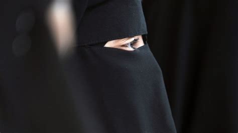 muslim woman allowed to wear veil at uk trial fox news